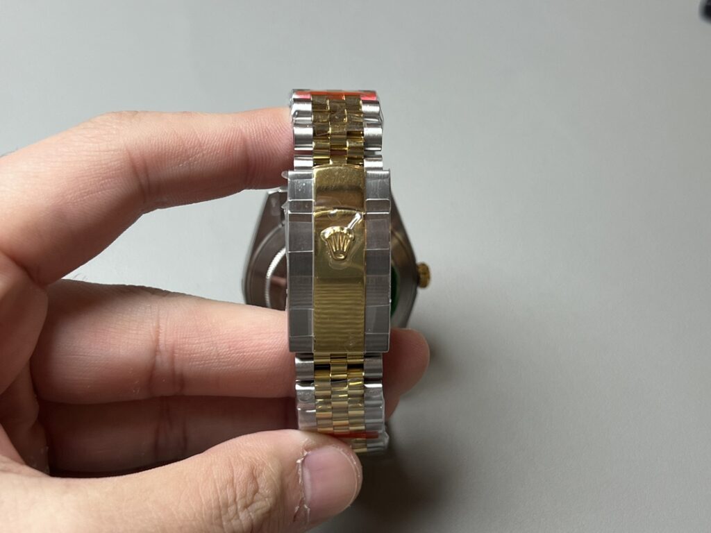 i1703659023 7070 0.jpg